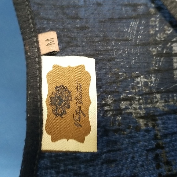 Vintage Couture Size M V-Neck Shear Short Sleeve T-Shirt - Picture 4 of 10